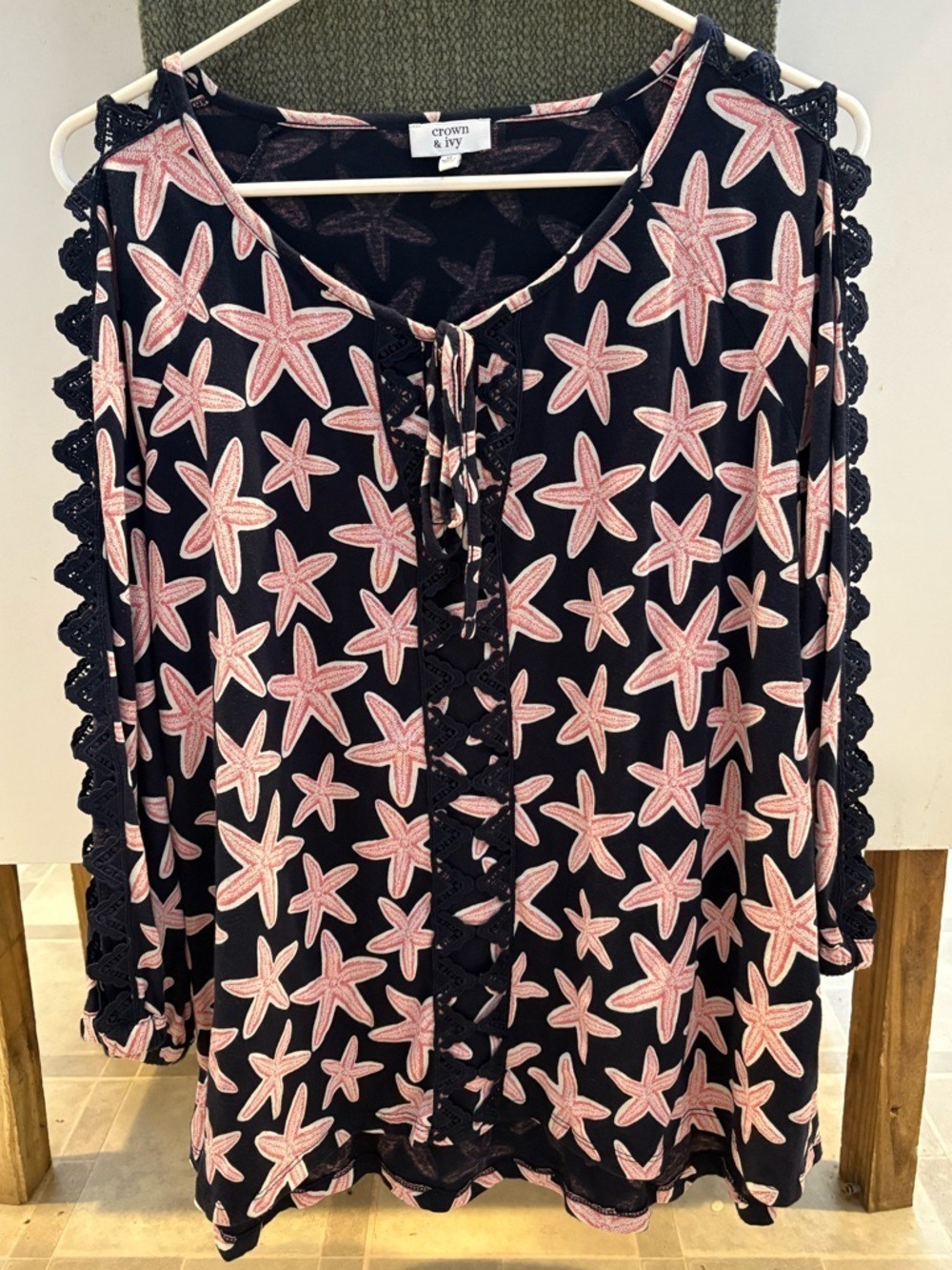 Crown & Ivy lace cut out starfish top - Picture 4 of 11